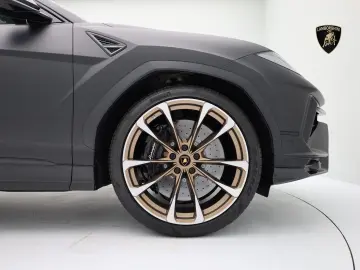 Urus S MY24 I NERO NEMESIS I CARBON