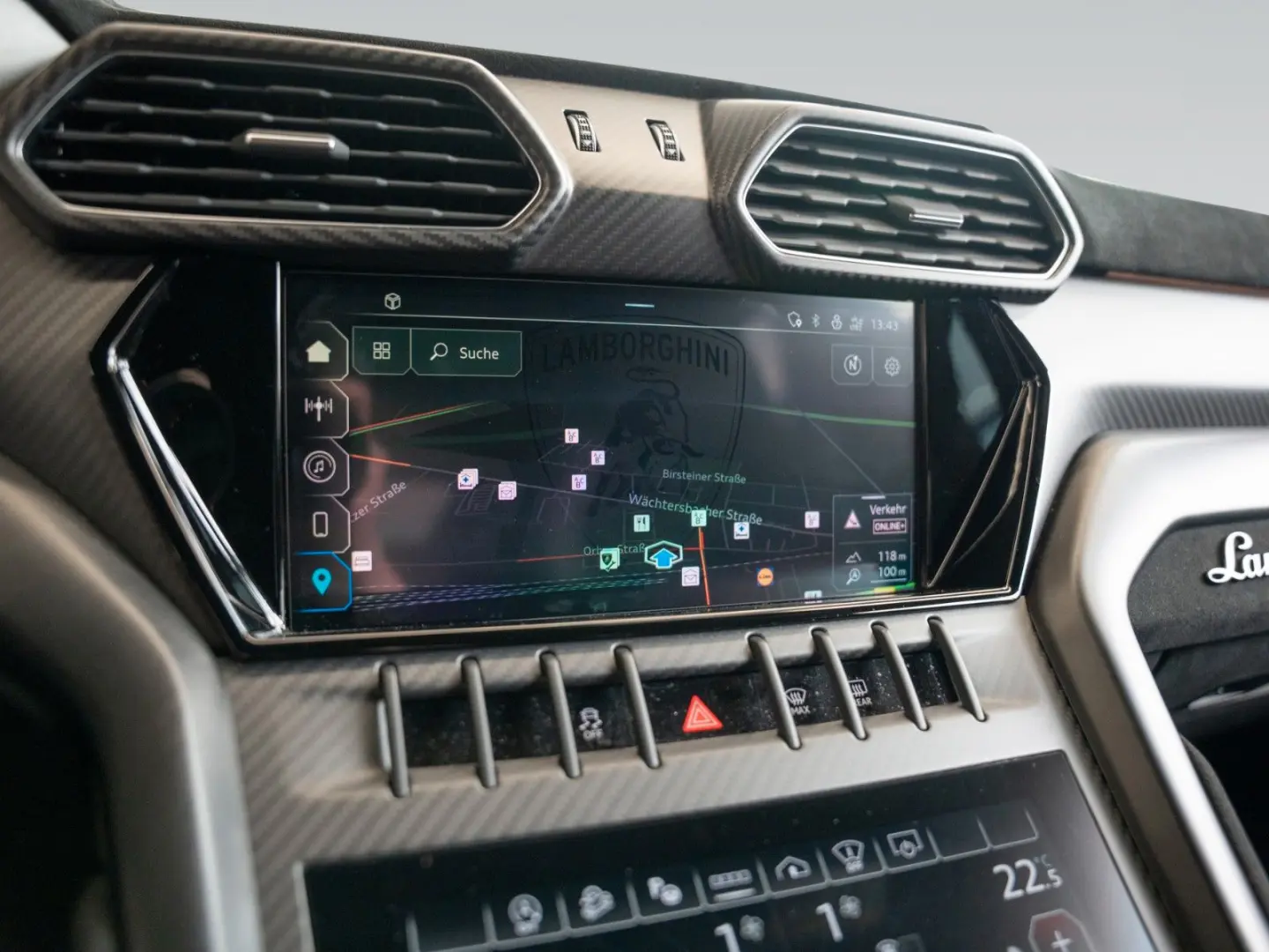Urus Performante | Rear TV | Carbon Bonnet