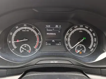 Karoq 1,5 TSI Ambition DSG+PDC+AHK