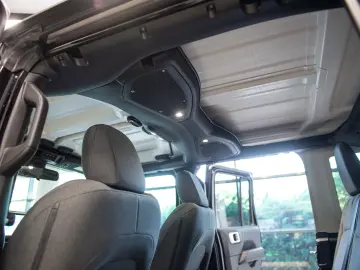 Jeep Wrangler Sahara 4x4