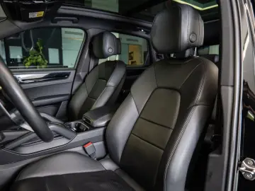 Cayenne 250kW/LED/CarPlay/Pano/Heated seats