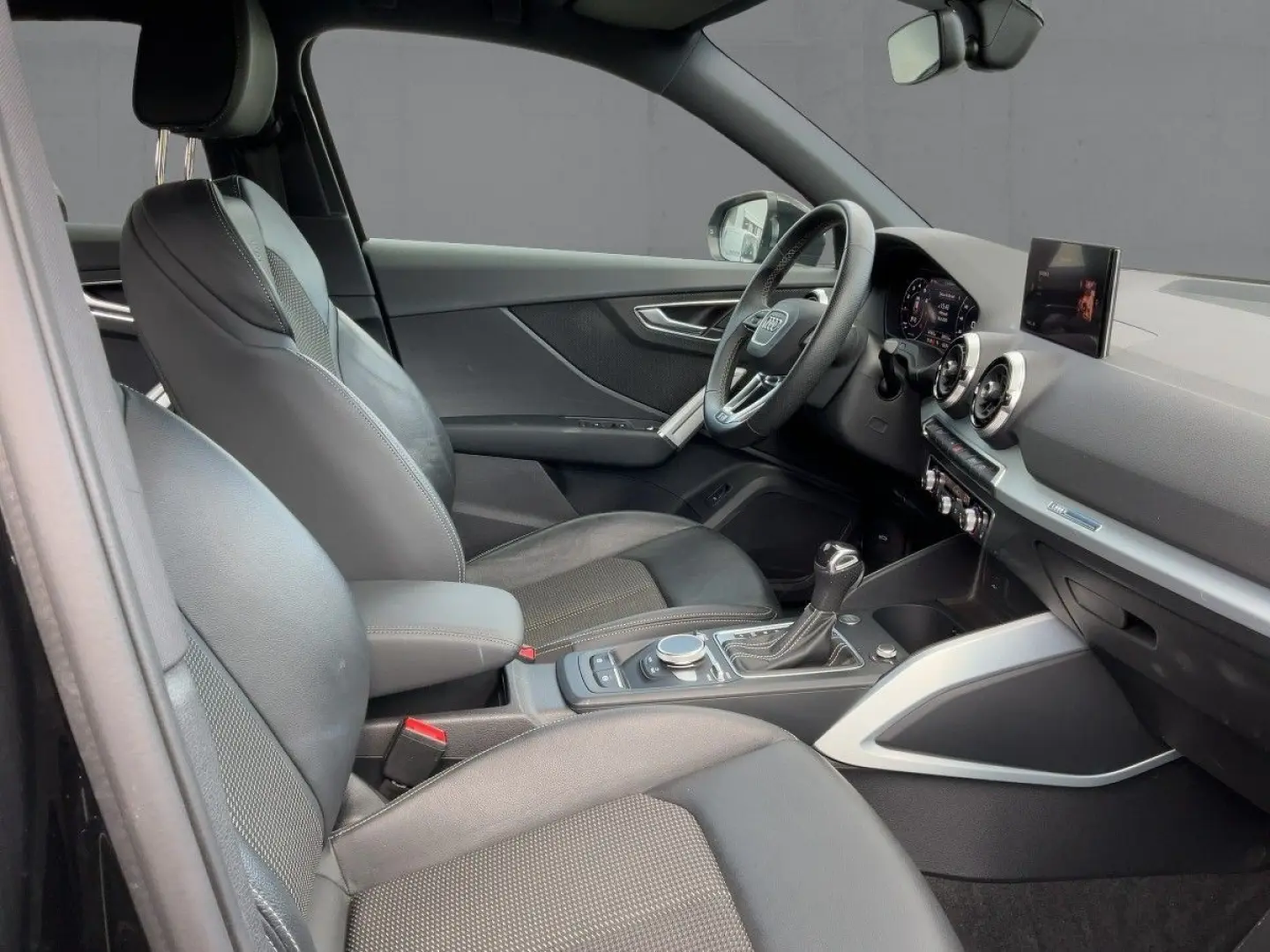 Q2 35 TFSI SS-TR S-LINE MATRIX+NAVI+RFK+ACC+AHK
