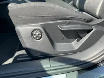 Q2 40 TFSI quattro S-line *Pano*Navi*ACC*