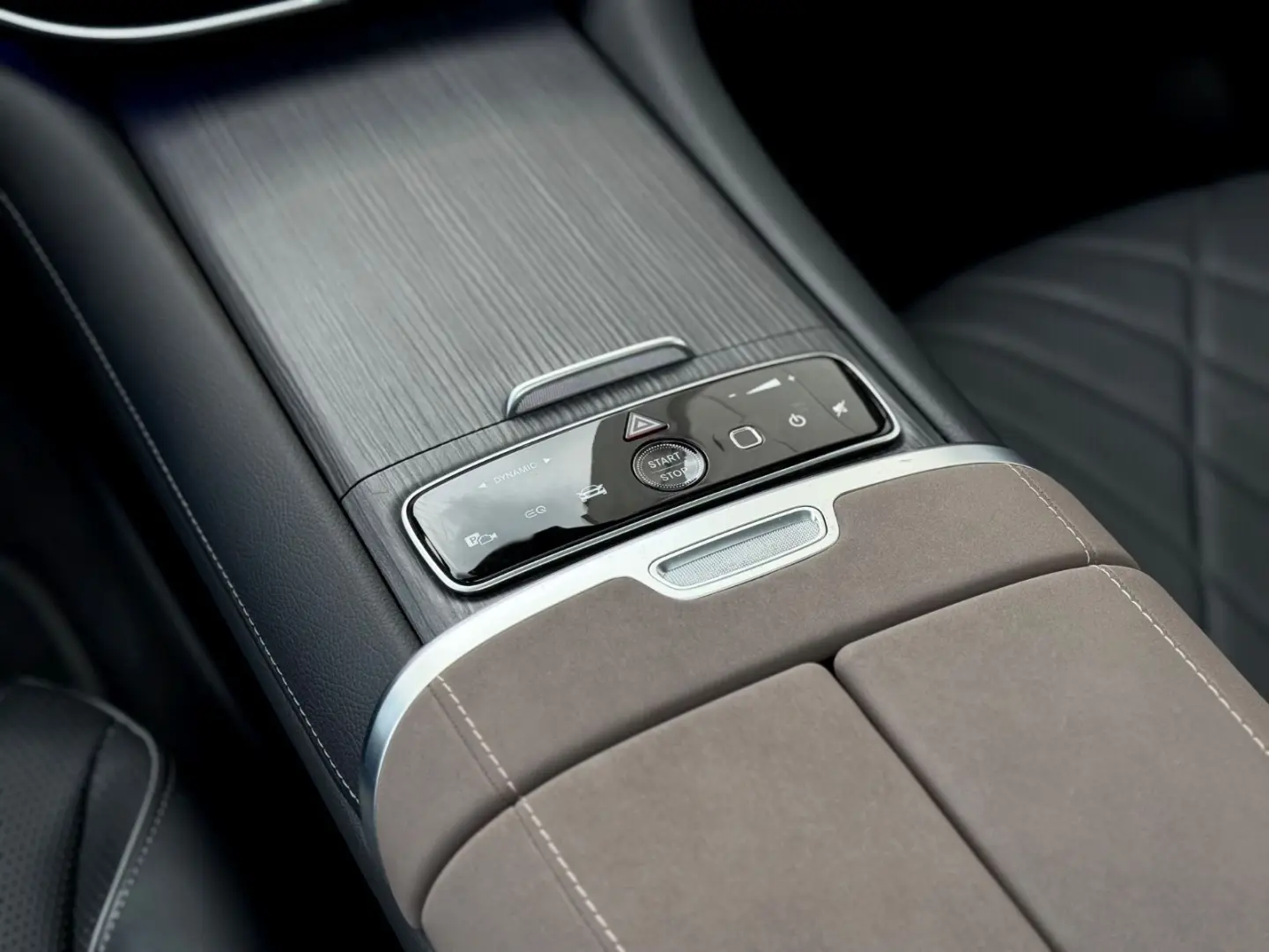 EQS 580 4M AMG°DESIGNO°PREM+°PANO°HUD°HAL-10°AHK