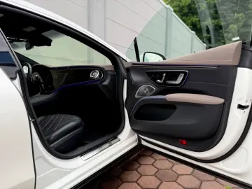 EQS 580 4M AMG°DESIGNO°PREM+°PANO°HUD°HAL-10°AHK