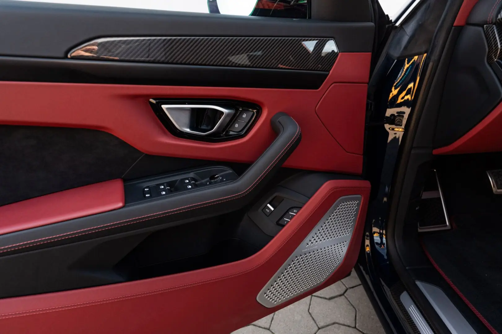 Urus S Carbon*Pano*B&O*el.AHK*TV*HUD*AdPersonam*
