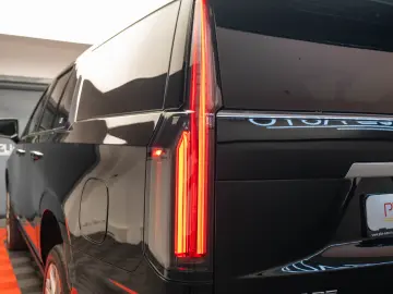 2025 Cadillac Escalade ESV Premium Luxury