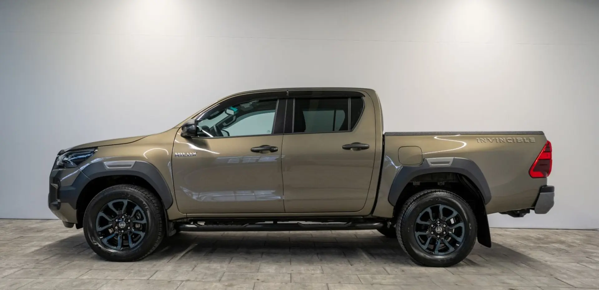 Hilux 2.8 D4-D Double Cab INVINCIBLE °AHK°Wanne°