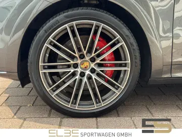 Cayenne GTS MATRIX PANO LUFT E-AHK BOSE 360° HUD