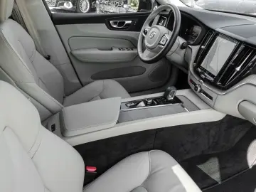 XC60 B4 2WD Core ACC EL.HECK KEYLESS