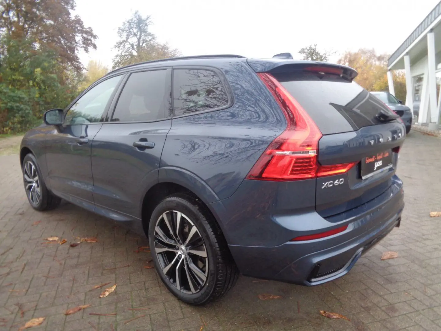 XC60 B4 Plus Dark Benziner Standheizung Panorama