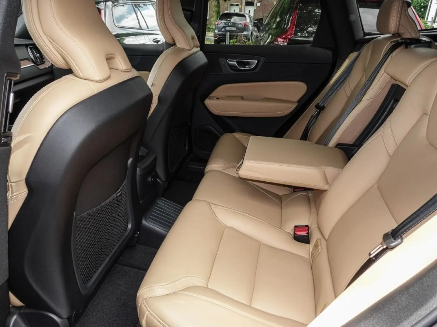 XC60 T8 Twin Engine AWD R Design Pano Sthz. AHK