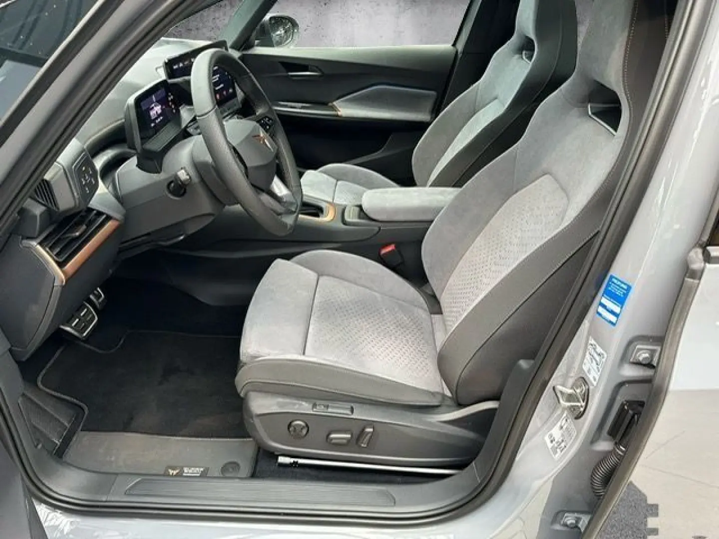 Born 150kW(204 PS)58 kWh
