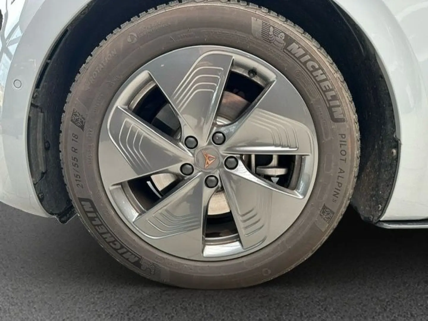 Born 150kW(204 PS)58 kWh