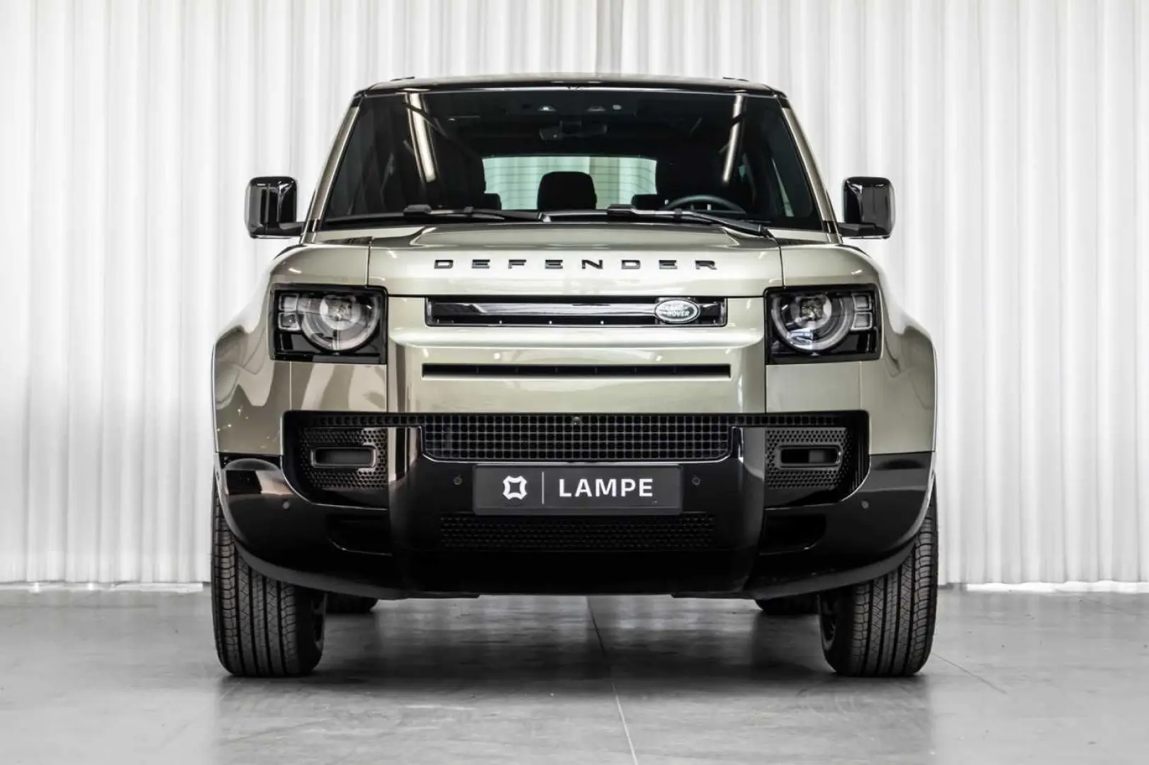 Defender 90 D300 X-Dynamic SE Black