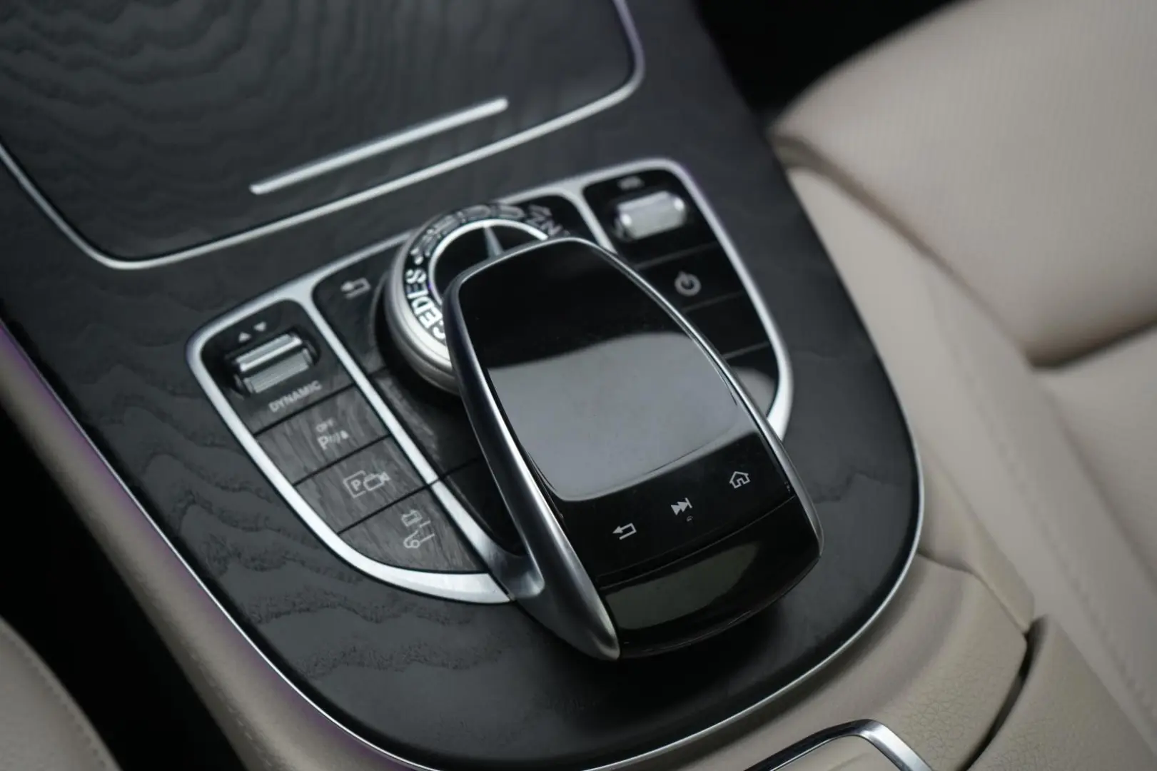 E 300 e 9G-Tronic Navi/Leder/Temp/Kamera/Pano/Si