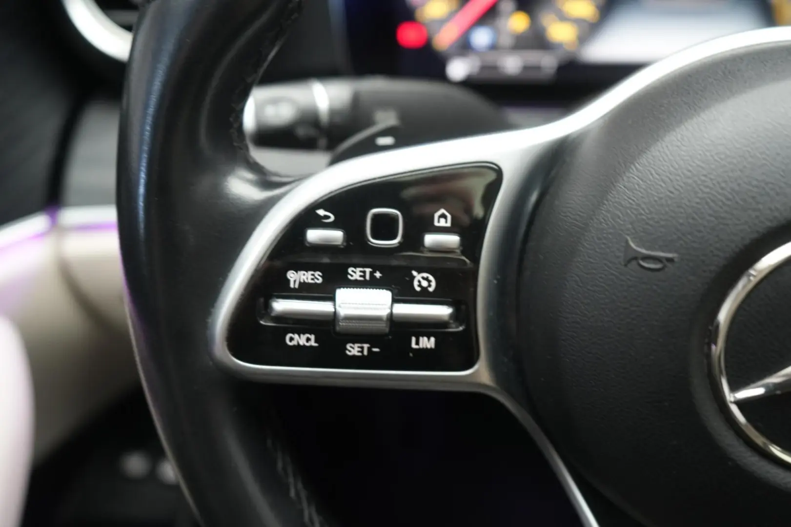 E 300 e 9G-Tronic Navi/Leder/Temp/Kamera/Pano/Si