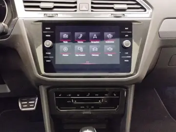 Tiguan 2.0 TDI DSG Active LED/360° Kamera/Pano/N