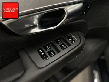 XC90 B5 D AWD Plus Dark 7SITZ+PANO+AHK+360+H&K+