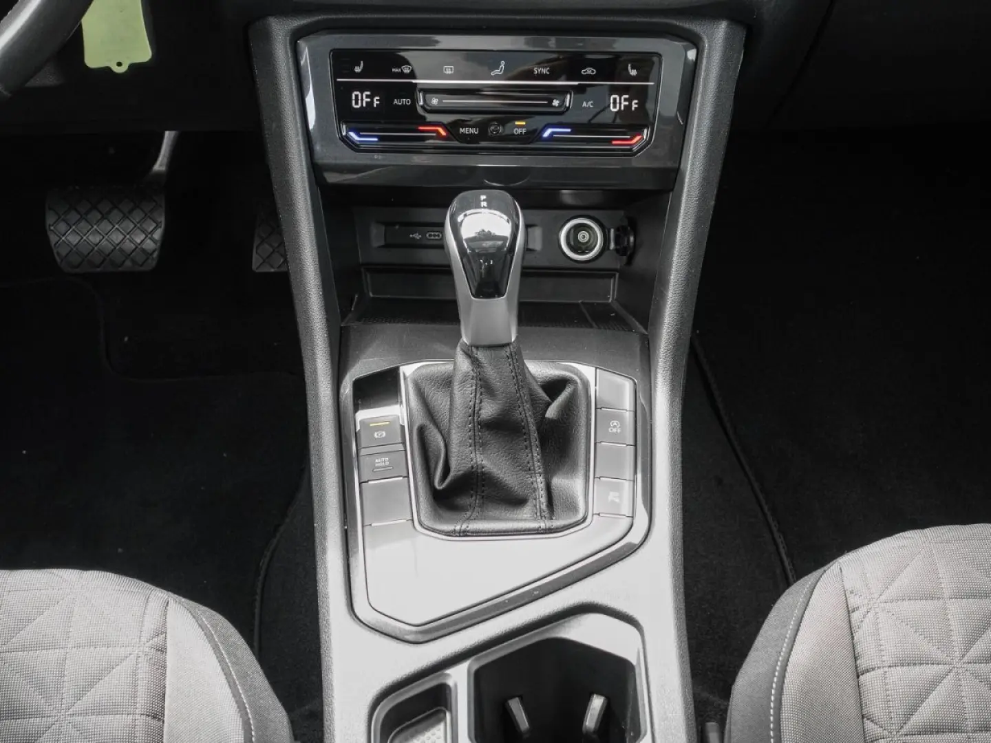 Tiguan 2.0 TDI DSG Life NAVI PANO LM ACC FLA
