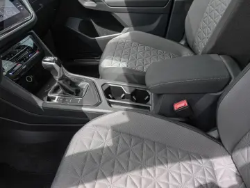 Tiguan 2.0 TDI DSG Life NAVI PANO LM ACC FLA