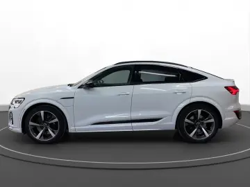 SQ8 Sportback e-tron qu. AHK Pano Matrix LM 21