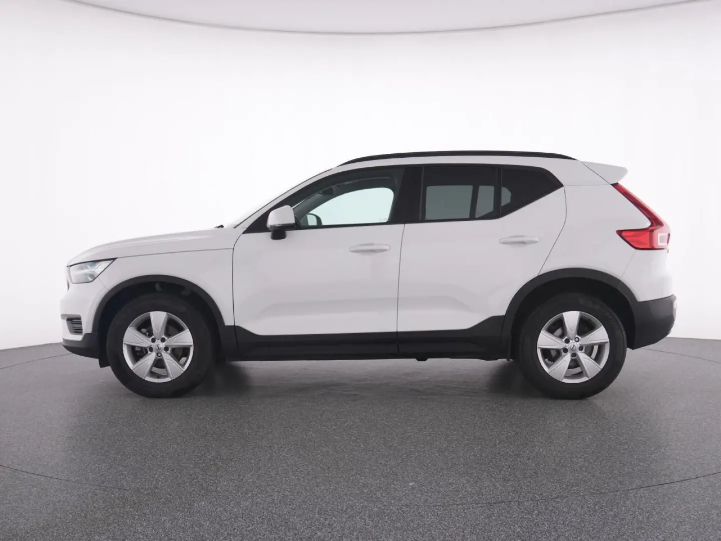 XC40 T2 MOMENTUM Core+NAVI+WSS BEH+LPP+PAP MOMEN