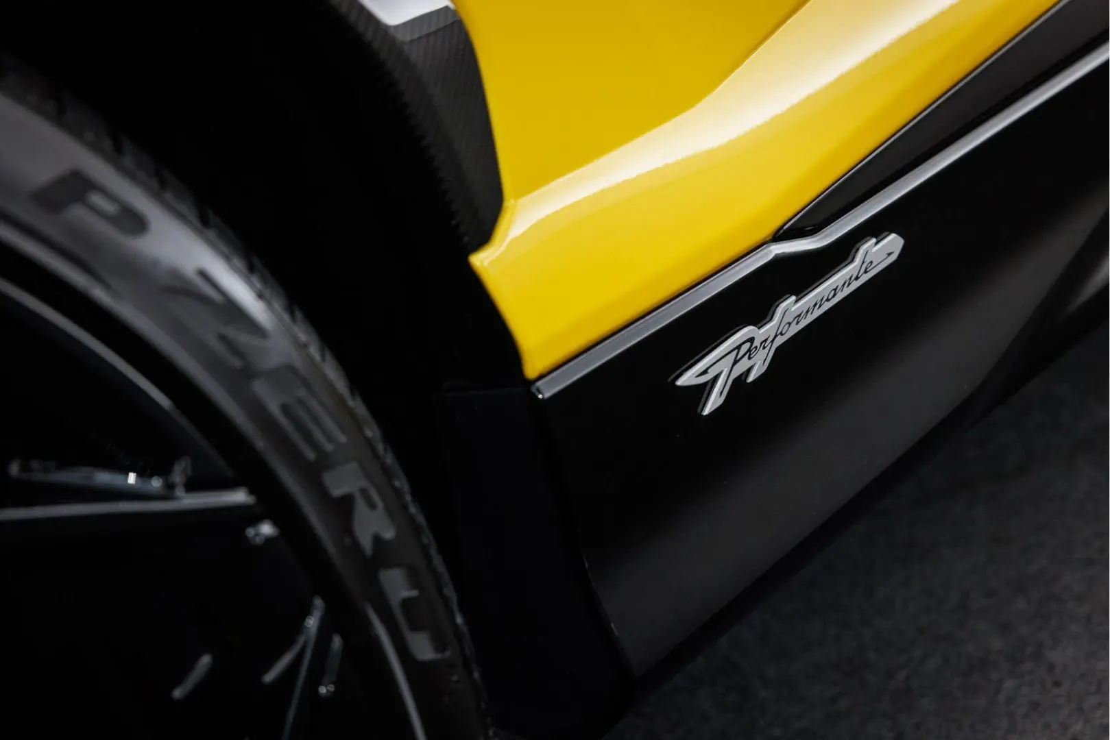 Urus Performante MY23 | Carbon | Akrapovic