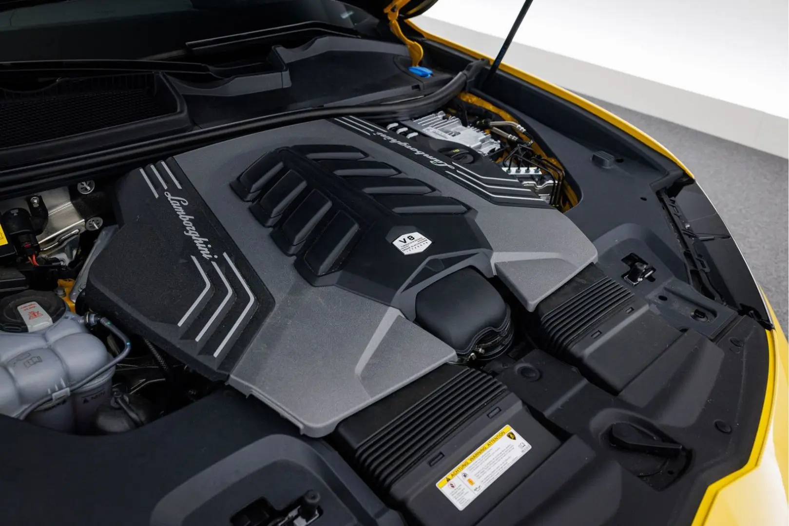 Urus Performante MY23 | Carbon | Akrapovic