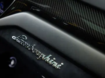 Urus Performante MY23 | Carbon | Akrapovic
