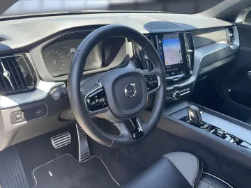 XC 60 R Design 2WD Bluetooth Navi LED Klima