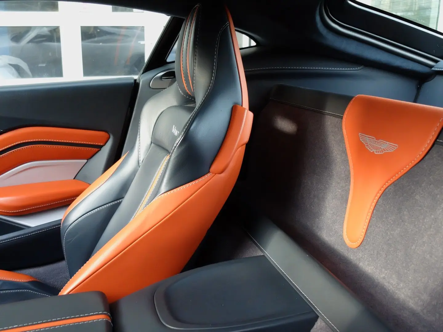 V8 Vantage 1.Hand neue Inspektion