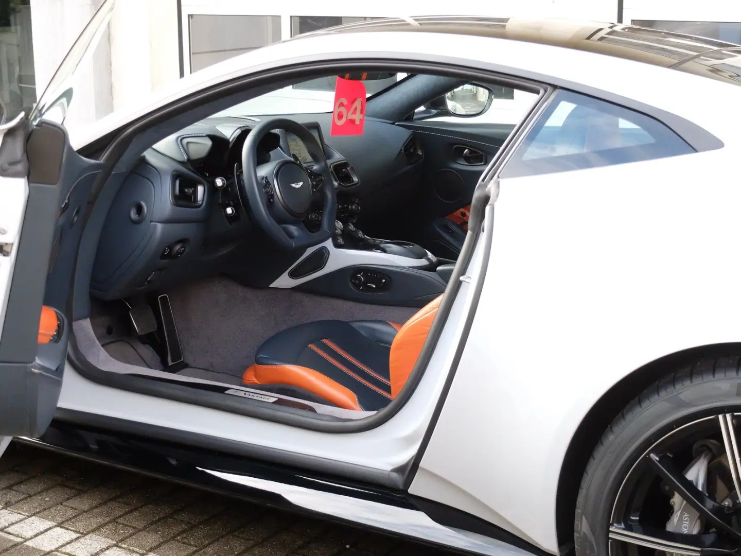 V8 Vantage 1.Hand neue Inspektion