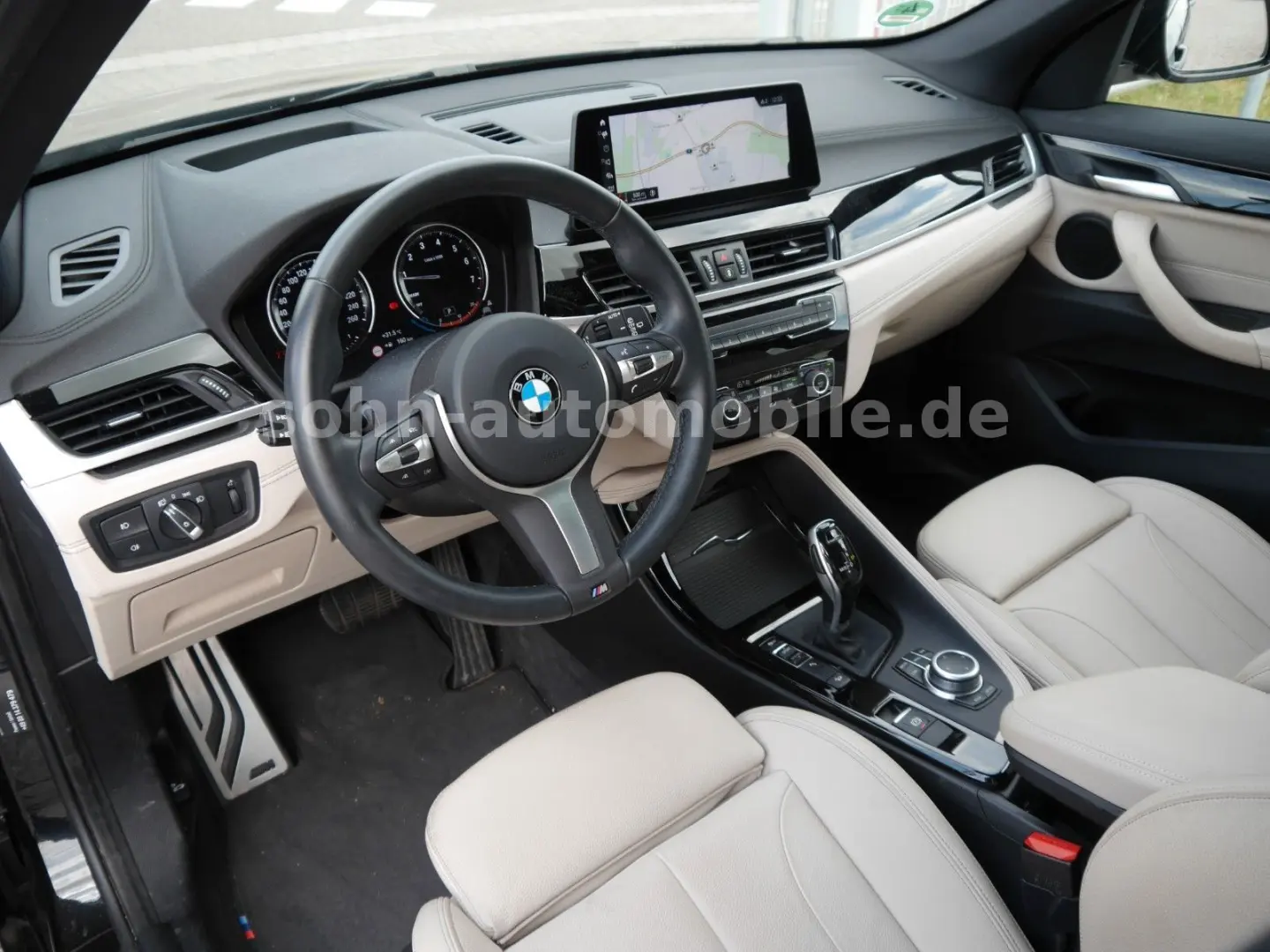 X1 xDriv 20i M-Sport Pano/Stop&Go/LED/HUD/RFK/19