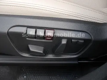 X1 xDriv 20i M-Sport Pano/Stop&Go/LED/HUD/RFK/19