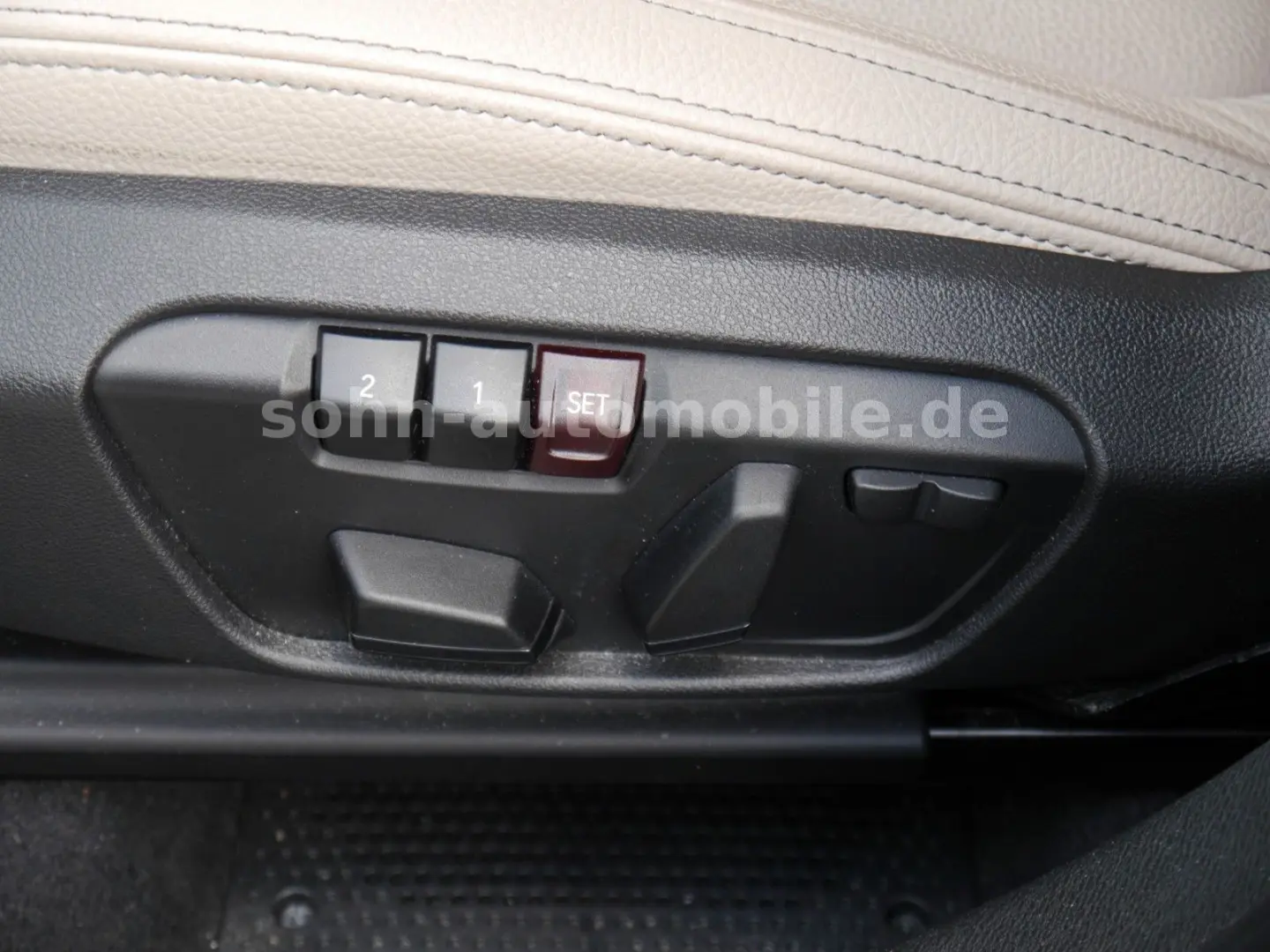 X1 xDriv 20i M-Sport Pano/Stop&Go/LED/HUD/RFK/19