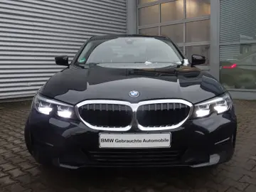 320e Lim. Advantage LivePro CarPlay Parkassist