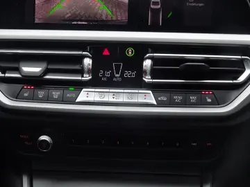 320e Lim. Advantage LivePro CarPlay Parkassist