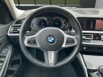 320i Lim. SPORTLINE LED NAVI HUD KAMERA USB 17