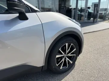 TOYOTA C-HR 2.0 HEV DYNAMIC