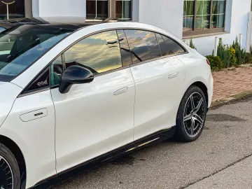 Mercedes-Benz EQE 43 AMG