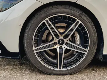 Mercedes-Benz EQE 43 AMG