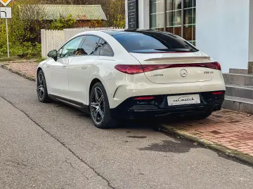 Mercedes-Benz EQE 43 AMG