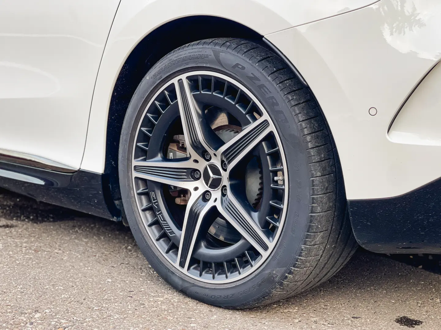 Mercedes-Benz EQE 43 AMG