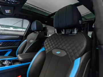 Bentayga 4.0 V8 S / Naim / All Terrain Spec.