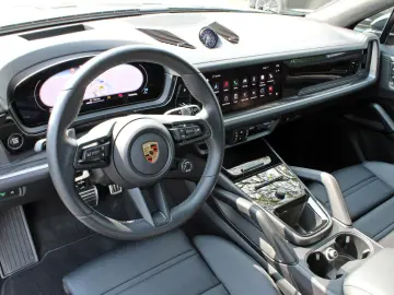 Cayenne S HUD MASSAGE AHK LUFTFED PANO VIERRADLE