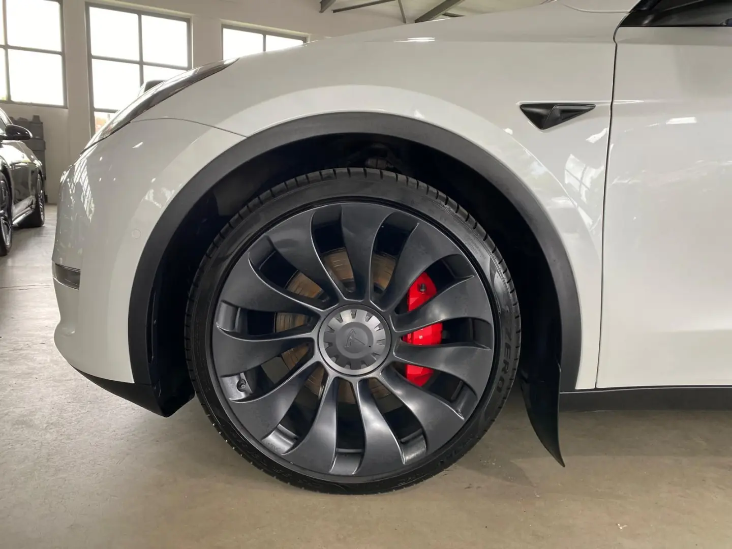 Model Y Performance Long Range Dual AWD/AHK/