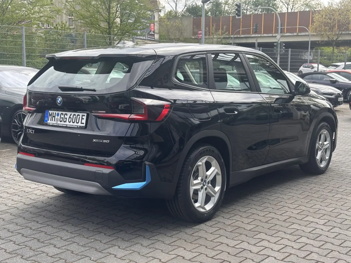 iX1 xDrive30 //LiveCockpitProf HeadUp Komfortzug