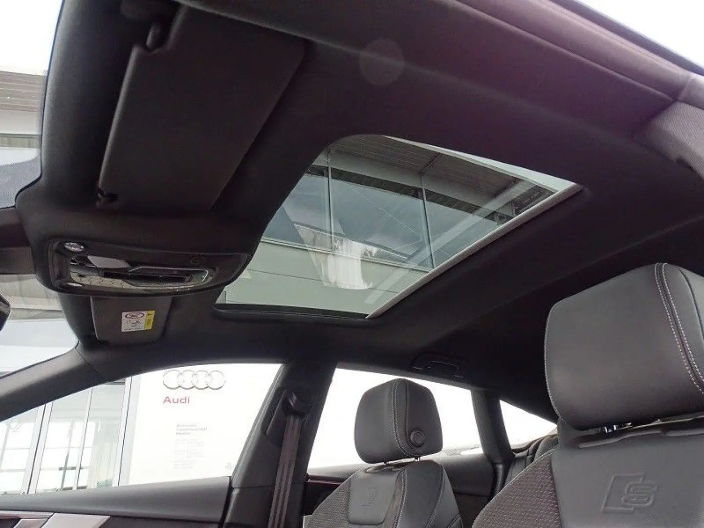 S5 Sportback 3.0 TDI quattro / Panorama-Dach