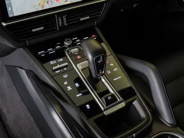Cayenne 250kW/LED/CarPlay/Pano/Heated seats